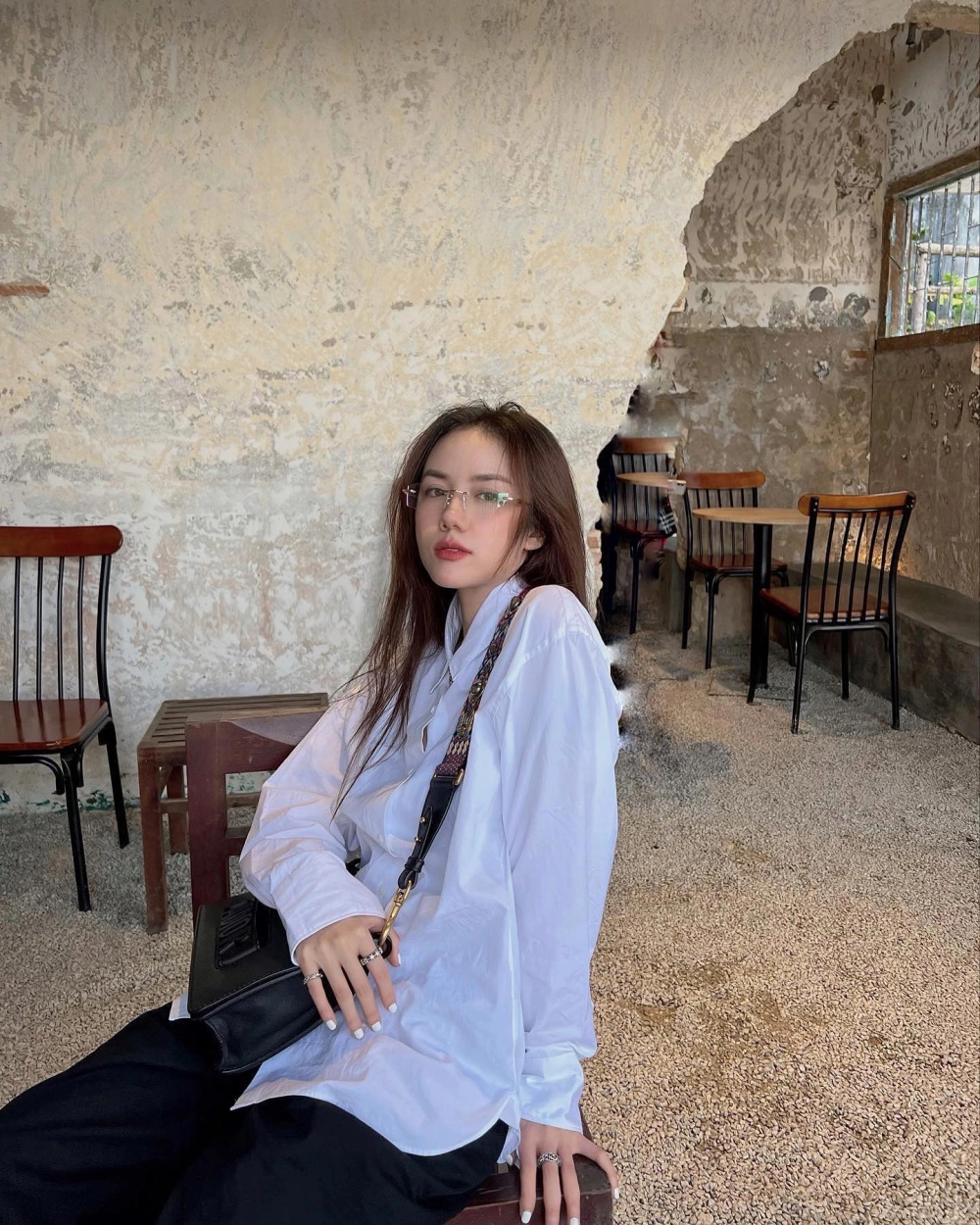 Theo dõi phương ly instagram để cập nhật những hình ảnh và hoạt động mới nhất.