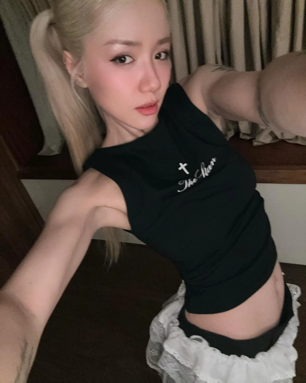 Cùng cảm nhận những giai điệu đầy cảm xúc trong lời bài hát phương ly thằng điên khi nghe.