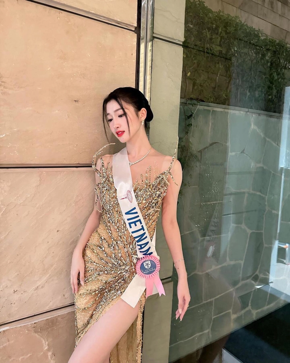 Mặt mộc á hậu Phương Nhi vẫn gây ấn tượng mạnh mẽ với làn da đẹp không tỳ vết