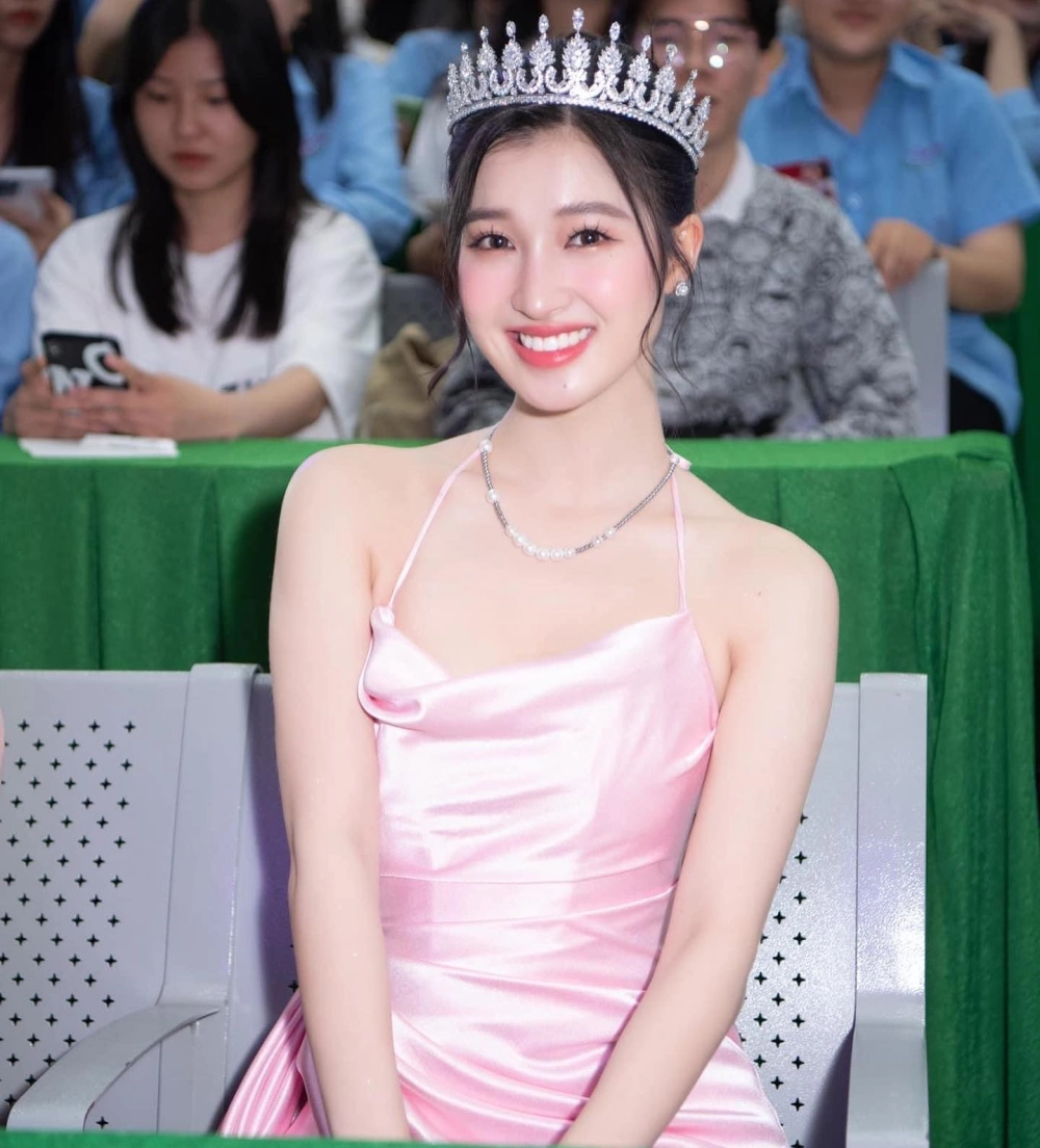 Á hậu Phương Nhi Miss World là niềm tự hào của nhan sắc Việt