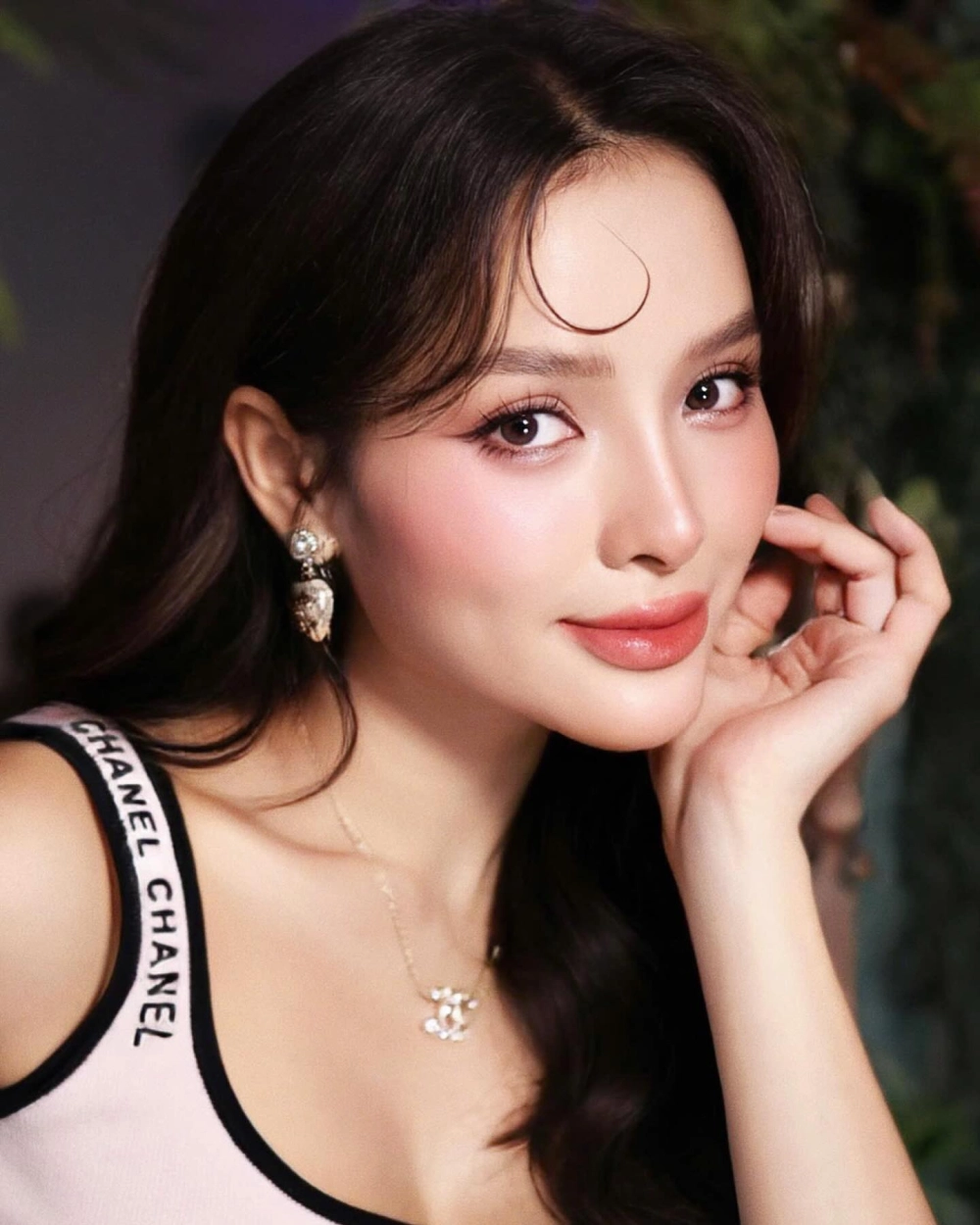Ảnh avatar đẹp cho con gái người thật tự nhiên và nổi bật từng đường nét