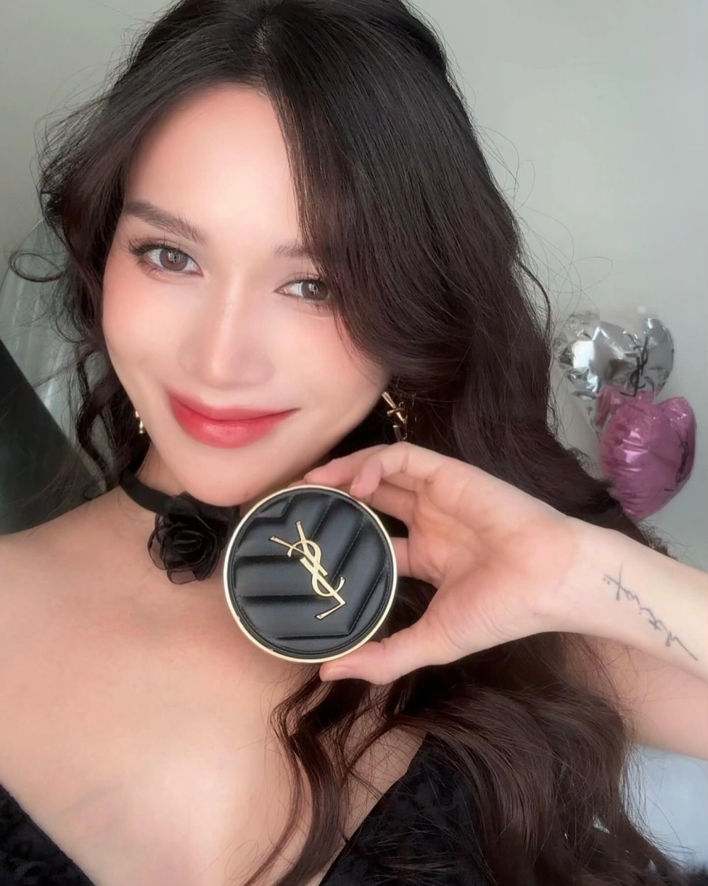 Hình đại diện con gái mang vẻ đẹp nữ tính và cuốn hút
