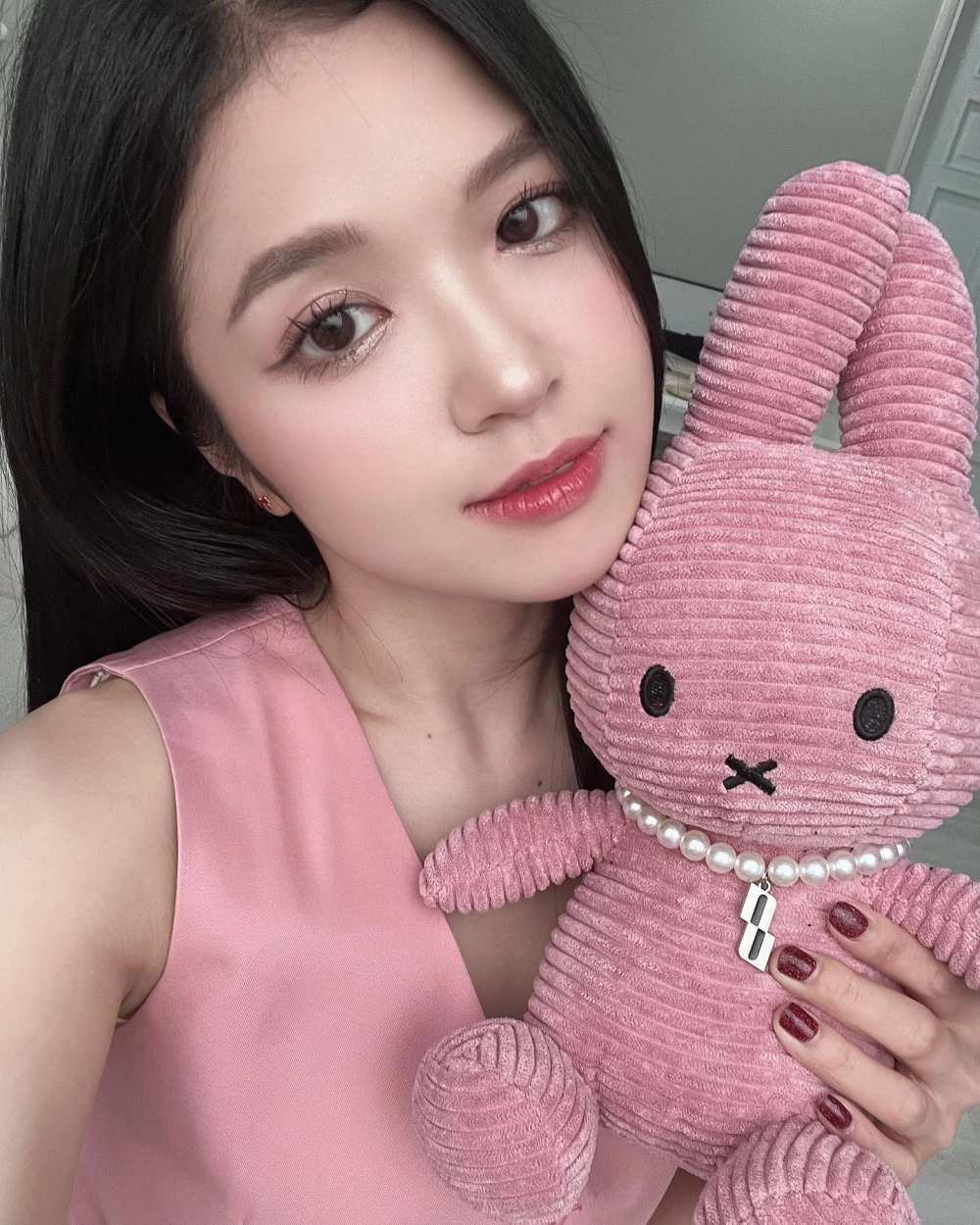 Ánh mắt sâu lắng trong Dằm Trong Tim Suni Hạ Linh khiến fan mê mẩn