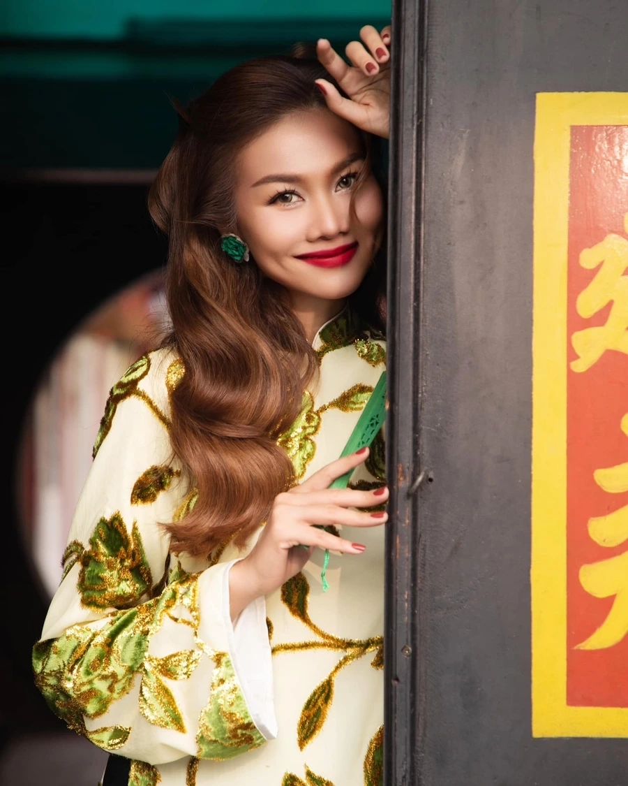 Siêu mẫu Thanh Hằng cao nổi bật giữa dàn người mẫu