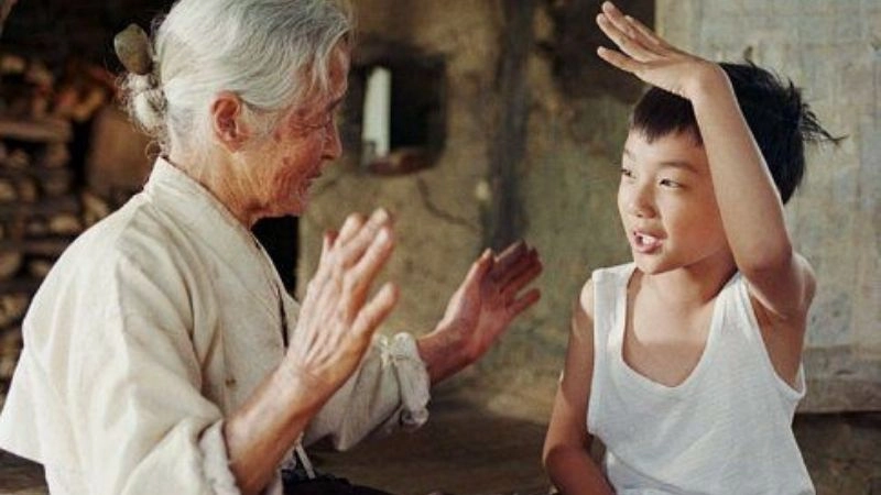 Thơ 7 chữ về ông bà là những bài thơ ghi lại hình ảnh gần gũi, giản dị của ông bà