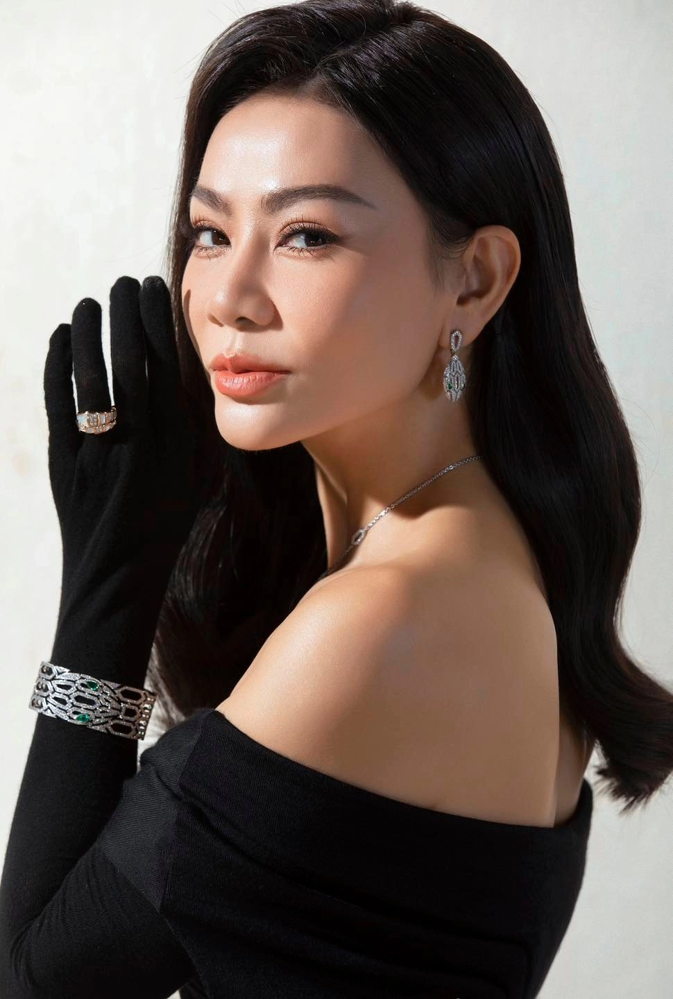 Cảm nhận tình yêu nồng nàn qua thu minh yêu mình anh