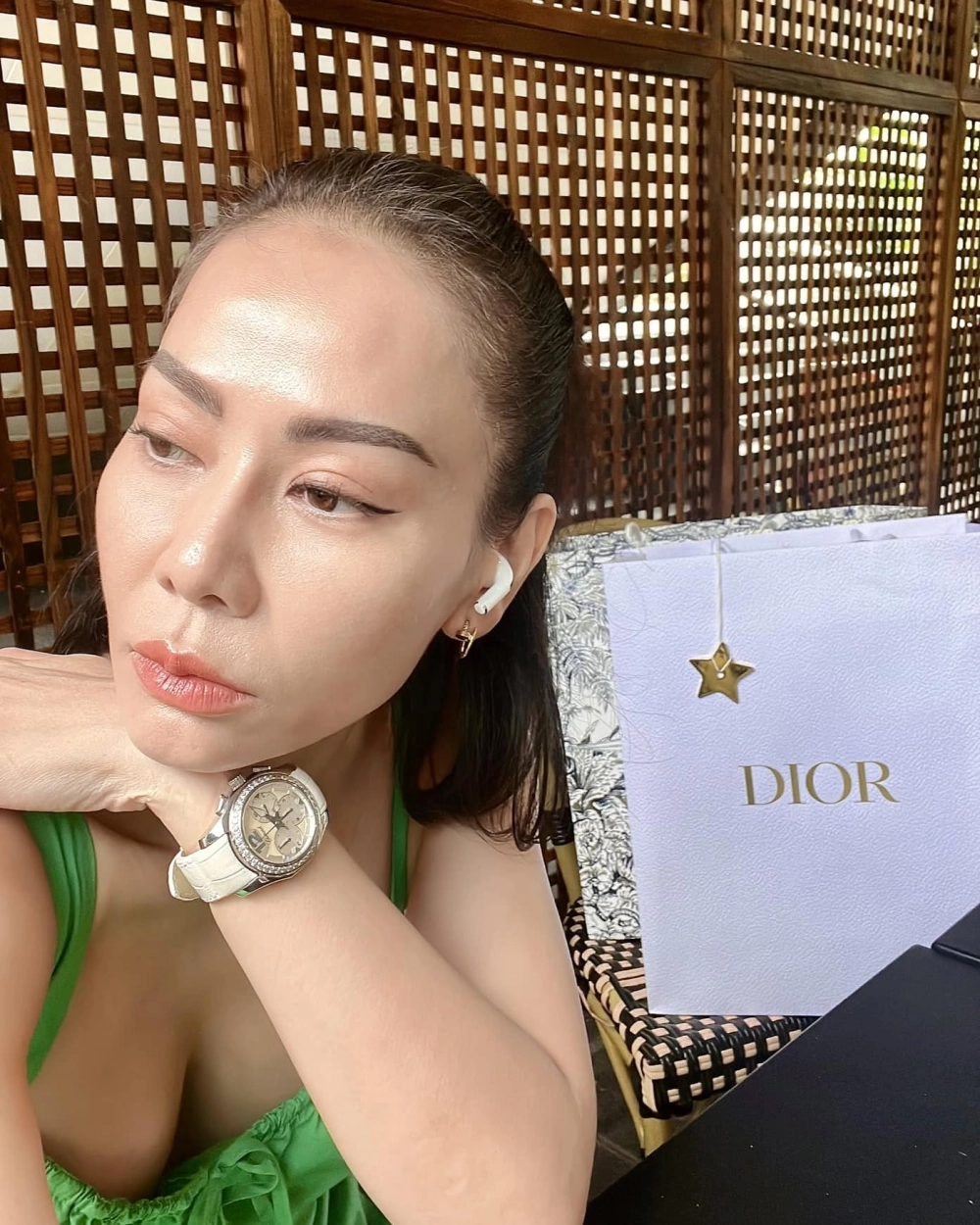 Đắm chìm vào thế giới âm nhạc từ minh thư official