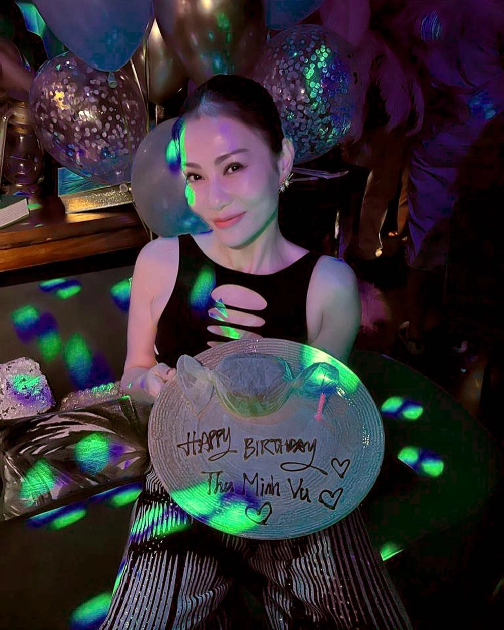 Bùng cháy đam mê ca hát với thu minh karaoke nổi tiếng