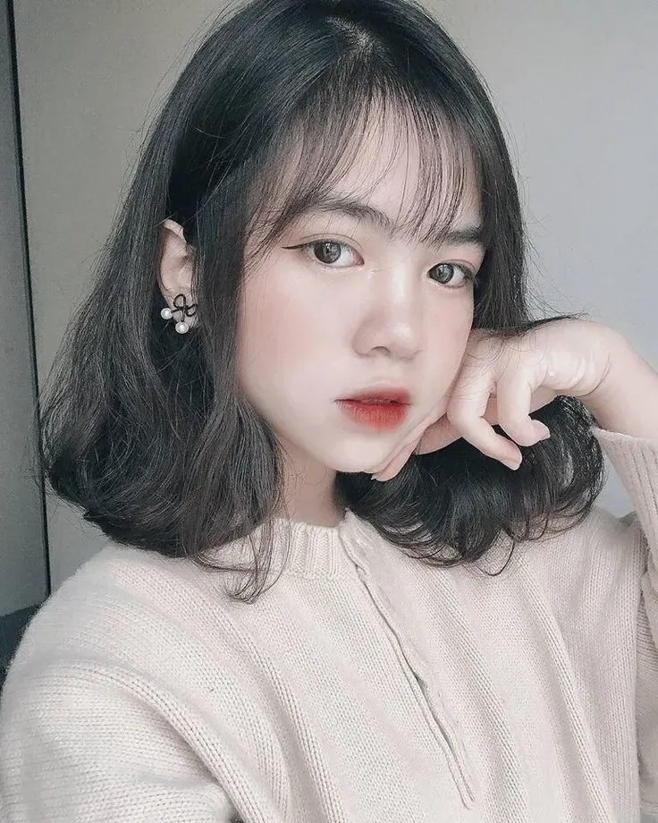 Tóc ngắn cho mặt tròn giúp tôn lên vẻ đẹp tự nhiên và tạo sự hài hòa cho khuôn mặt