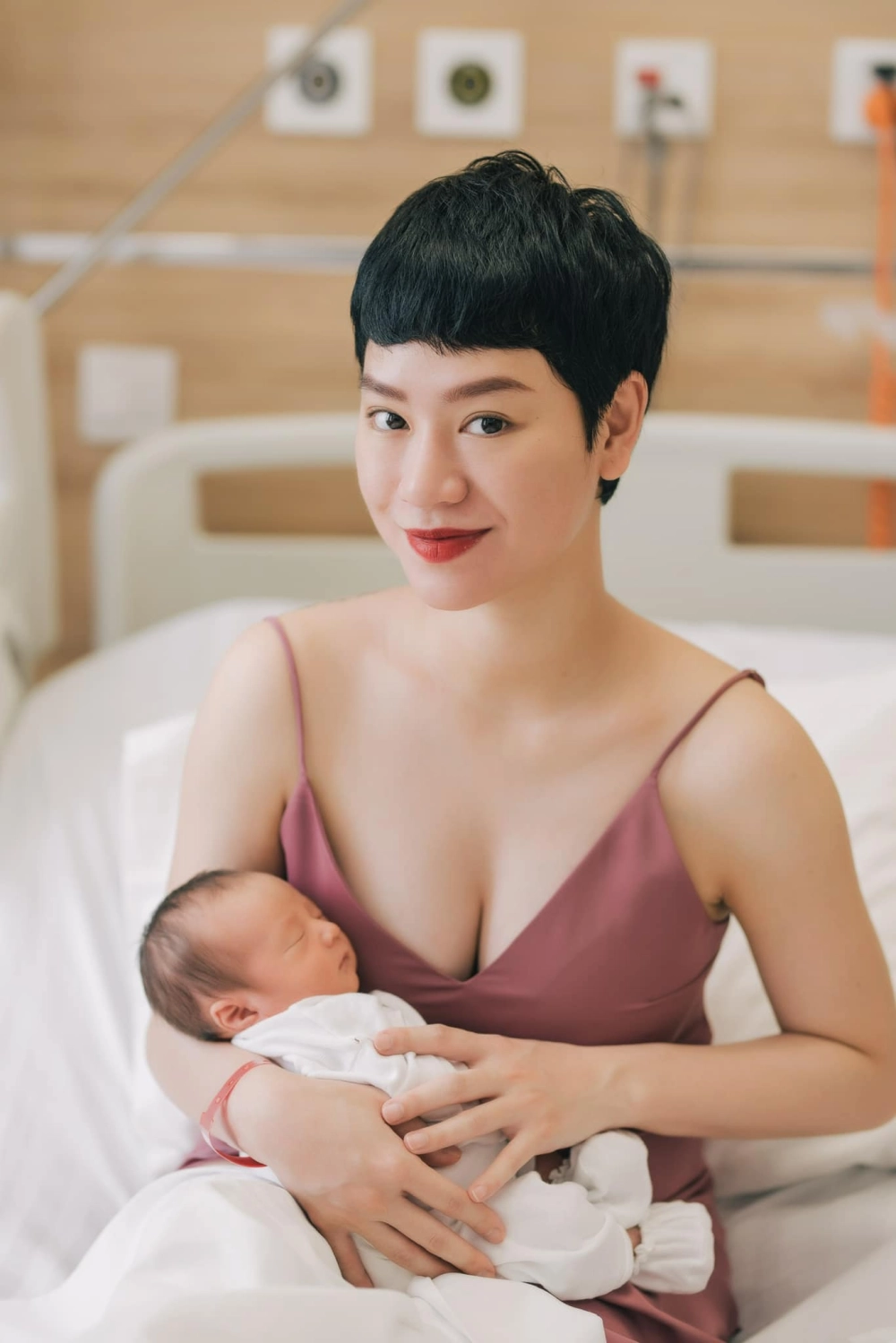 Chạm đến trái tim bạn với ca khúc bất hủ Trà My Idol Cần Lắm
