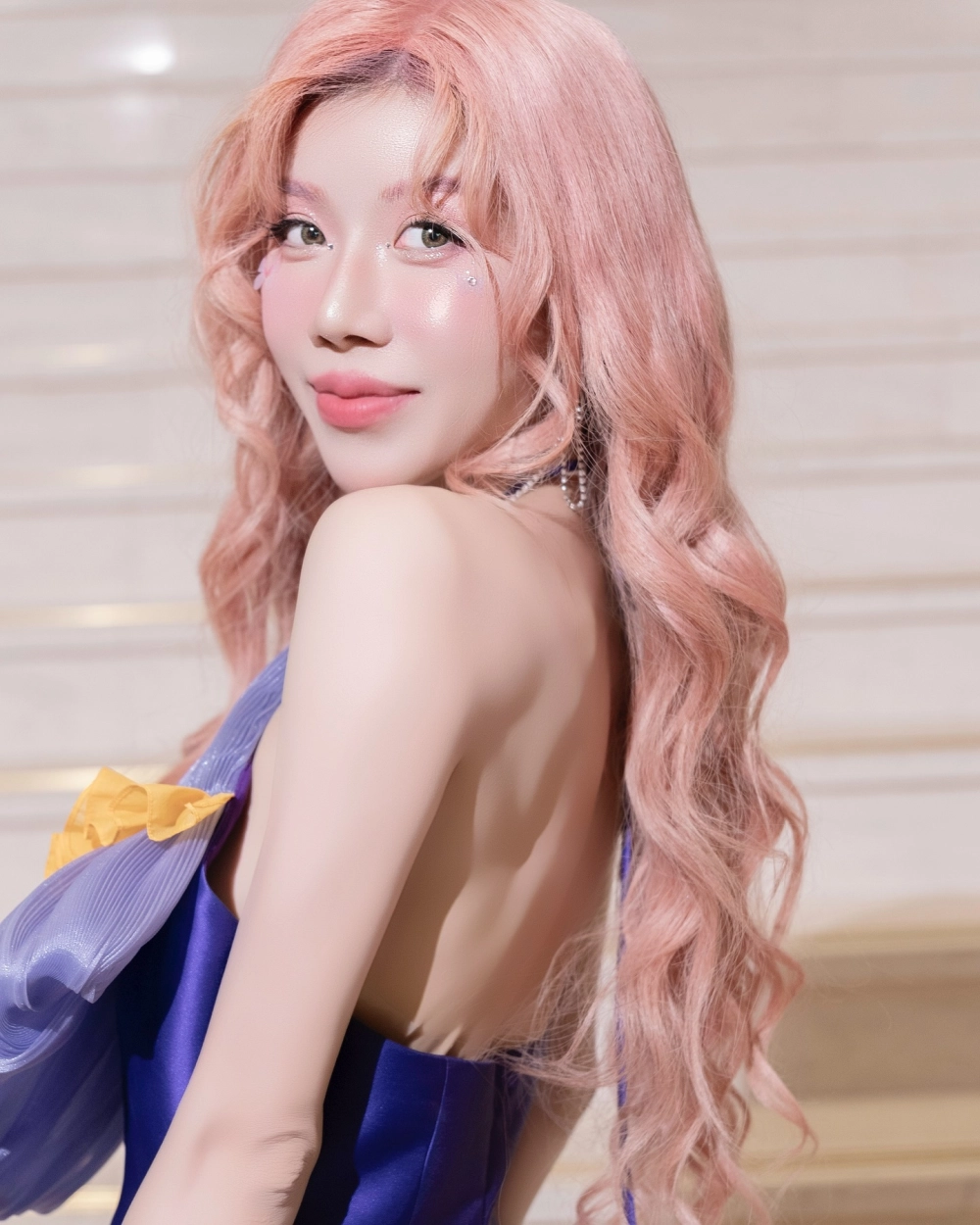 Ý nghĩa về ảnh gái gơn phố