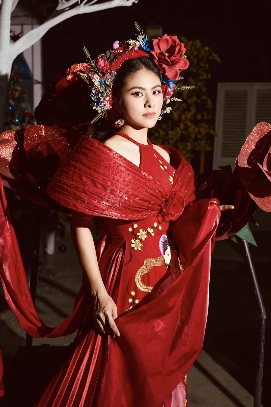 Vân Trang áo dài duyên dáng nổi bật với vẻ đẹp thuần Việt