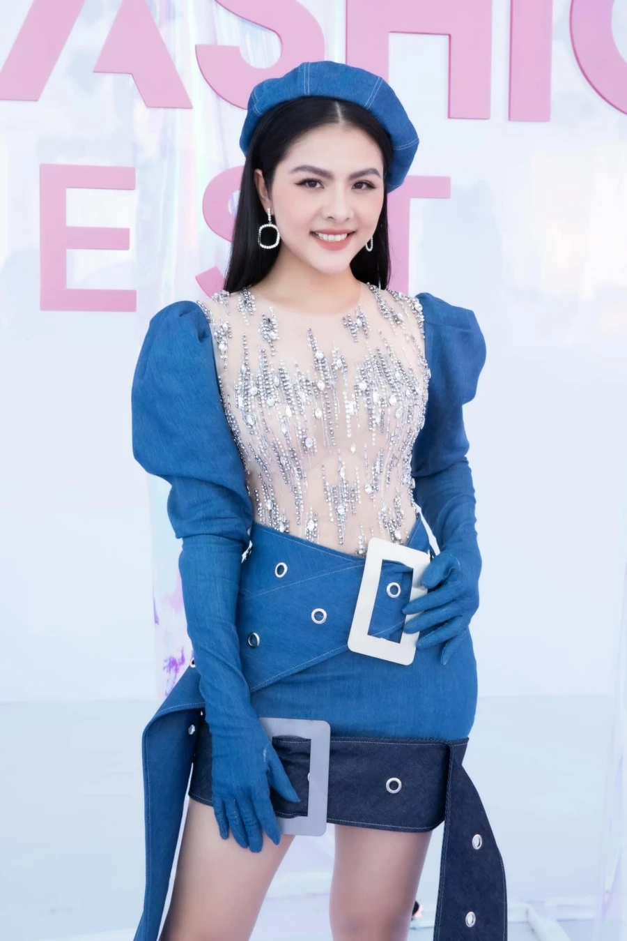 Vân Trang sinh năm 1990 nhưng vẫn trẻ trung rạng rỡ