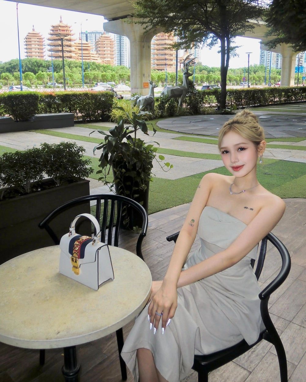 Avatar Hình Con gái là hình ảnh thanh lịch và tràn đầy sức sống