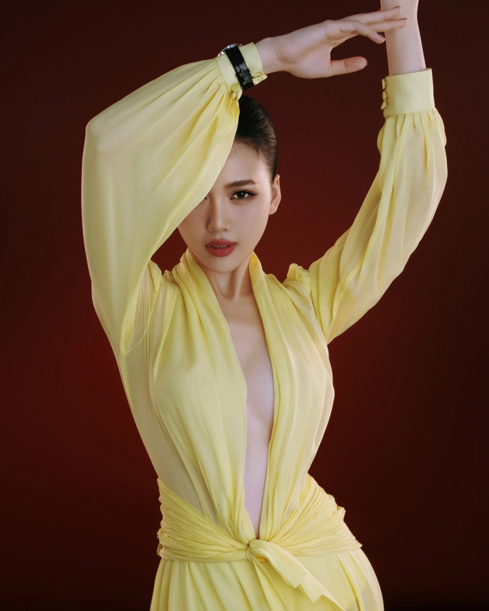 Miss Universe Bùi Quỳnh Hoa rạng rỡ trong buổi giao lưu