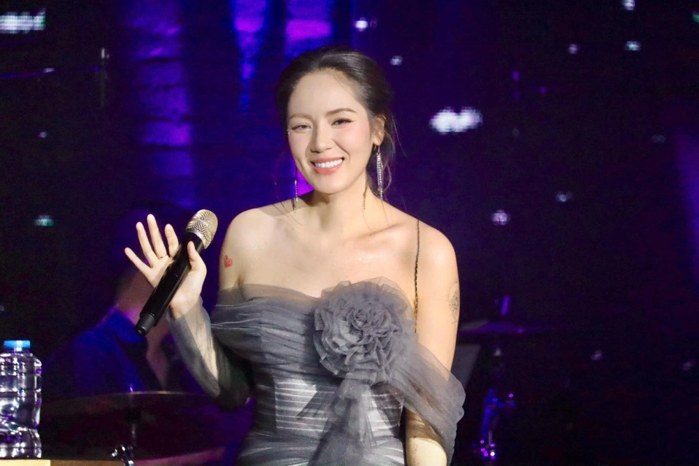 Tìm hiểu ca sĩ Phương Linh sinh năm nào và những ảnh hưởng của tuổi tác trong âm nhạc