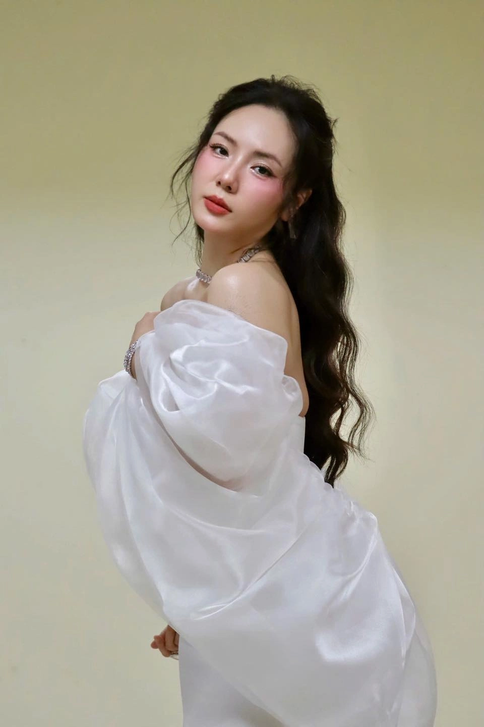 Hãy tìm hiểu xem ca sĩ Phương Linh sinh năm bao nhiêu và những câu chuyện về tuổi thơ của cô