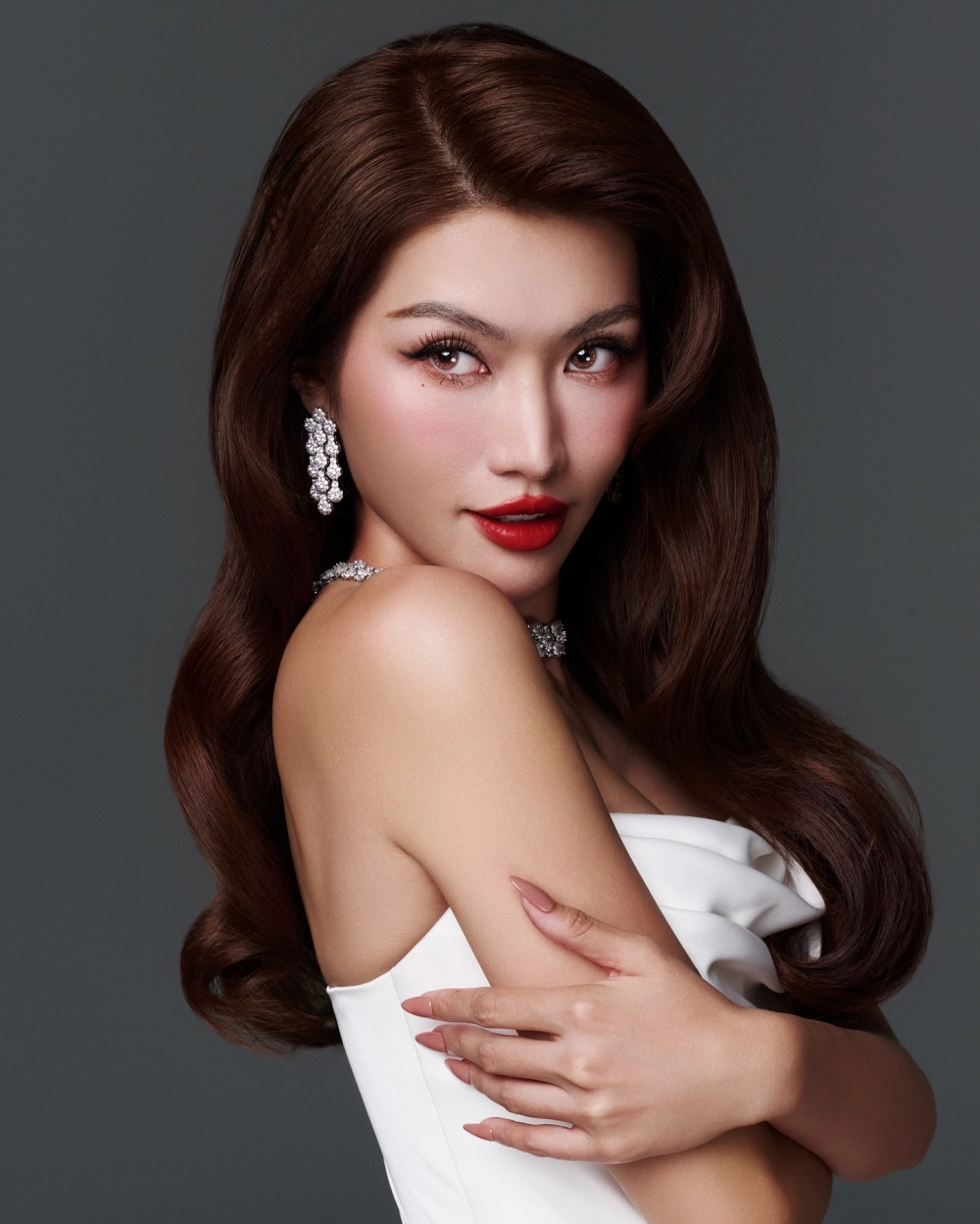 Người mẫu Chế Nguyễn Quỳnh Châu tự tin trên sàn catwalk