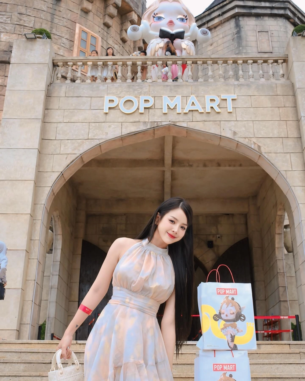 DJ Mie Cao Bao Nhiêu gây bất ngờ với vóc dáng siêu chuẩn
