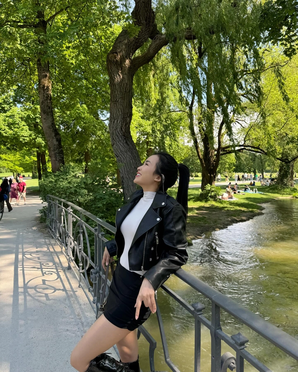 Nghe ngay những giai điệu mạnh mẽ từ nhạc DJ Trang Moon cực kỳ sôi động