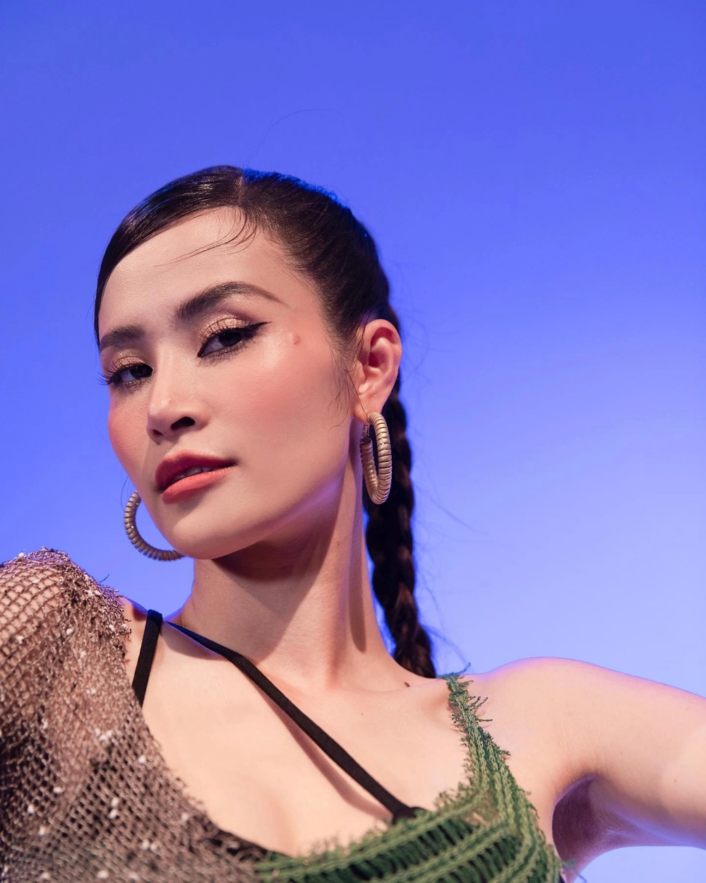 Nếu bạn còn thắc mắc Đông Nhi là ai thì vào đây