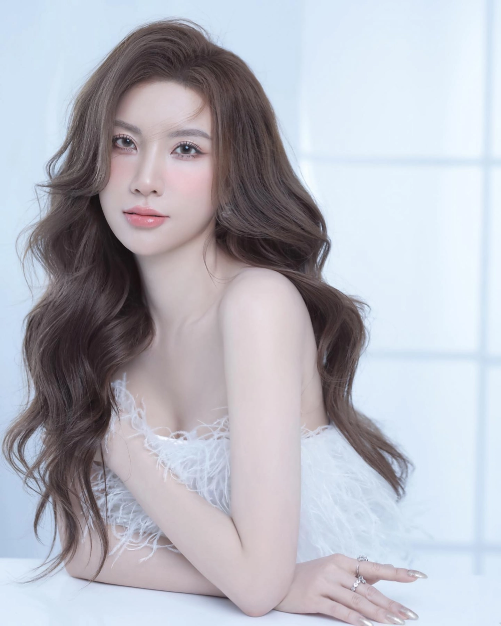 Tiểu sử của Hạnh Sino