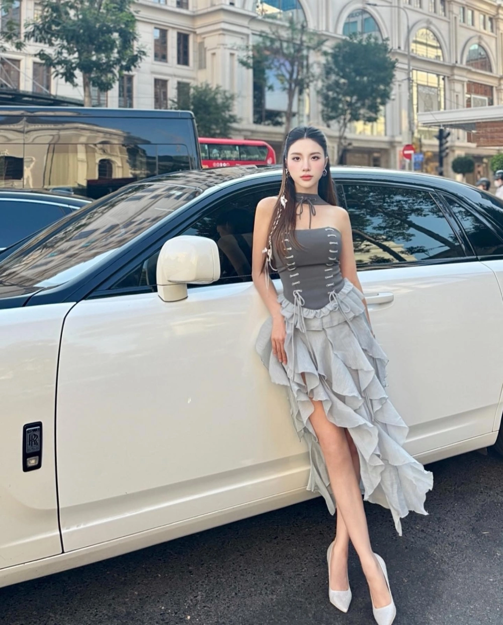 Lắng nghe ca khúc anh nhớ em hạnh sino và cảm nhận sự lãng mạn trong lời bài hát
