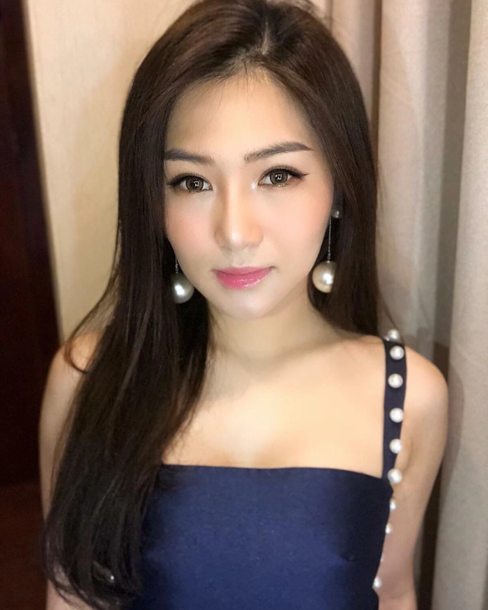 Dân mạng tò mò chuyện Hương Tràm đẻ con bí mật