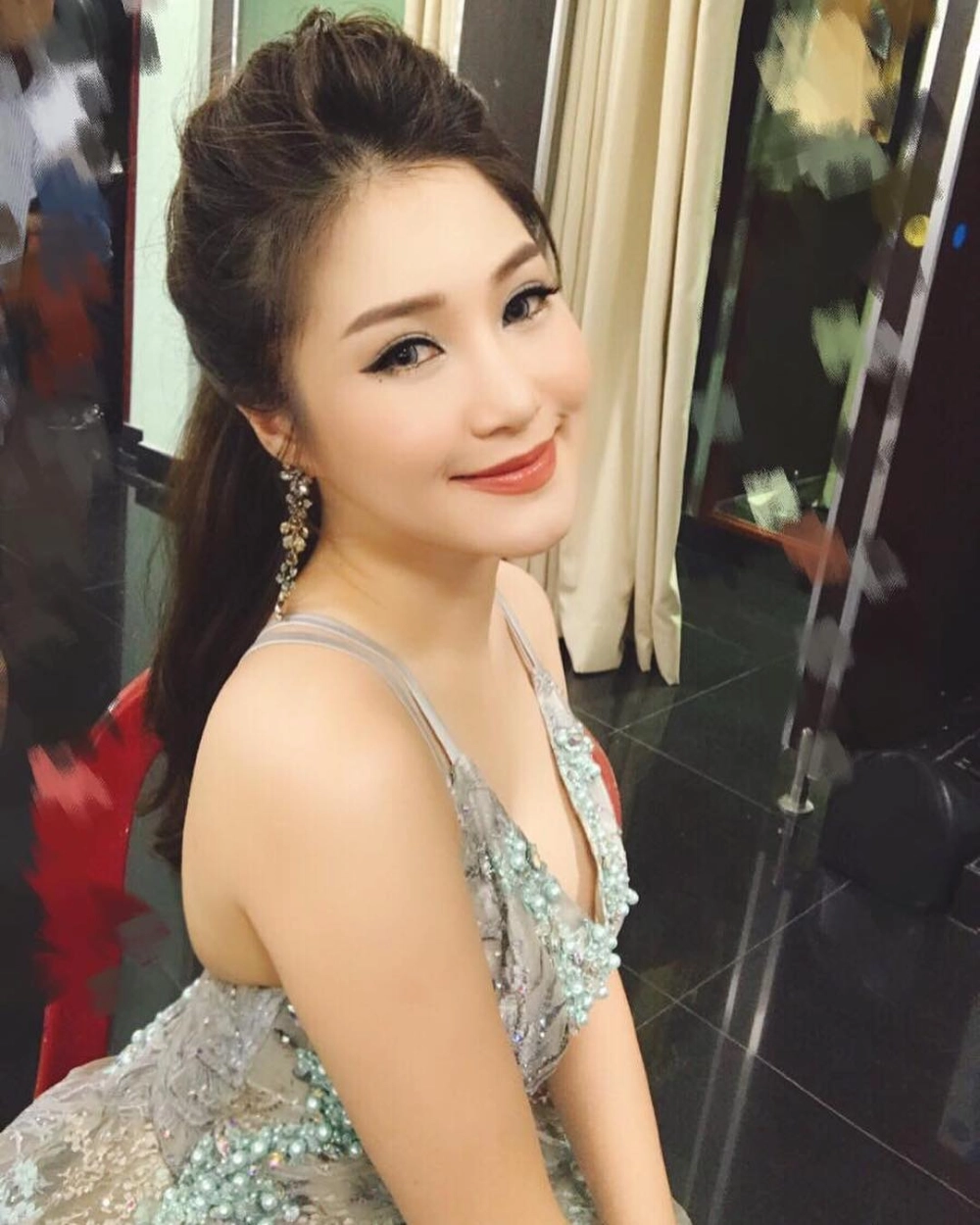 Thăng hoa cùng giọng ca nội lực tại Hương Tràm Live