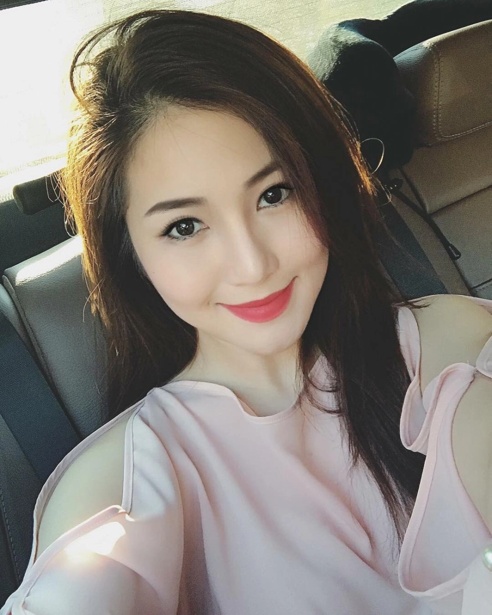 Cảm nhận giai điệu sâu lắng với karaoke Hương Tràm