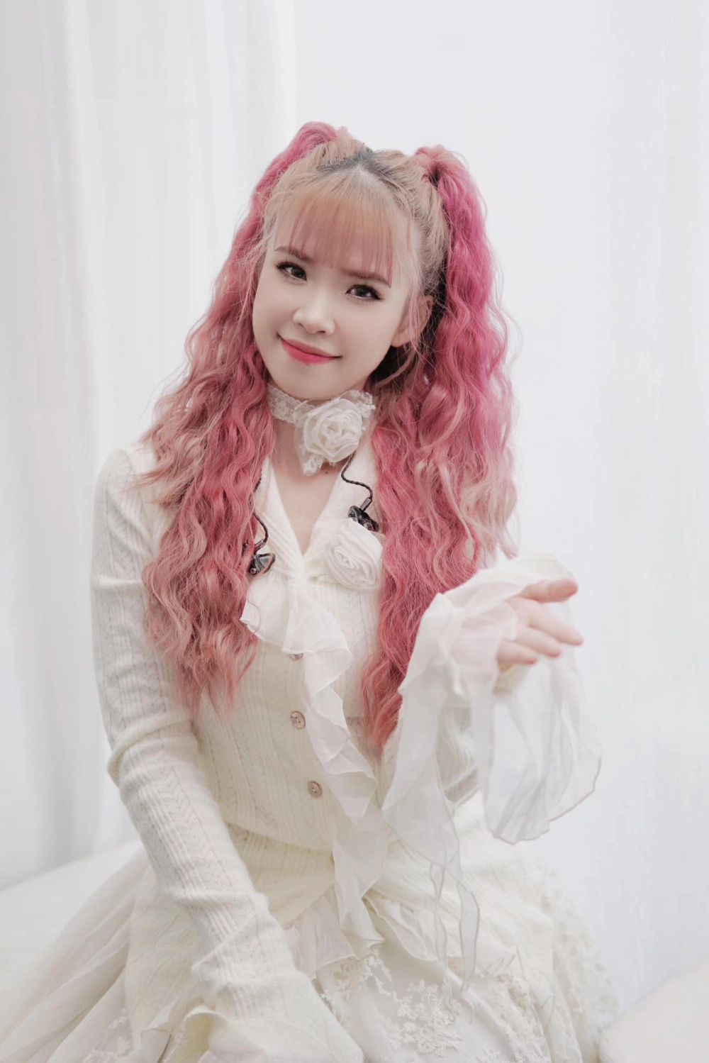 Lắng nghe lời bài hát khởi my dễ thương để cảm nhận sự ngọt ngào từ cô nàng này