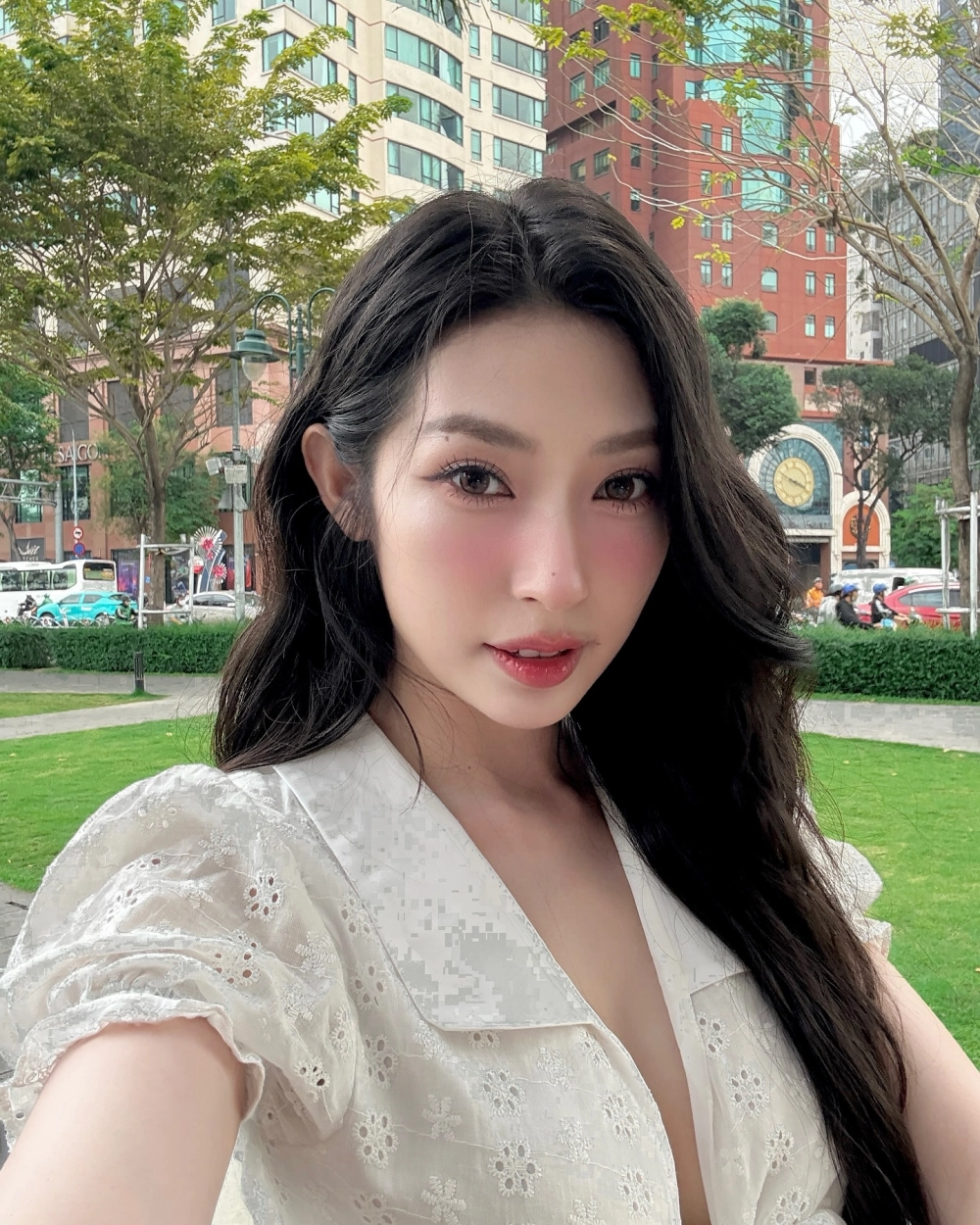 Khổng Tú Quỳnh chia sẻ những khoảnh khắc đẹp trên Instagram, đừng bỏ lỡ