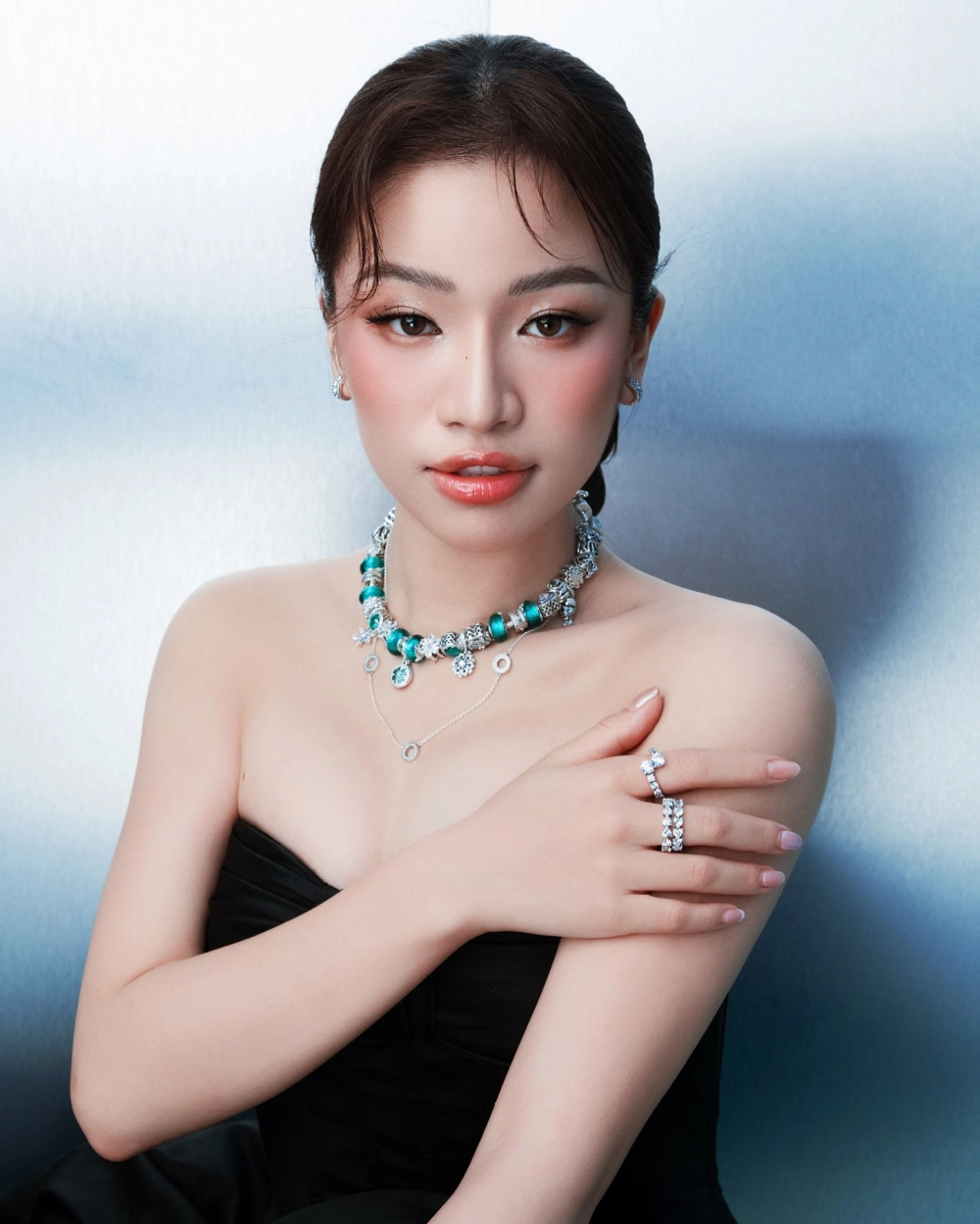 Lâm Bảo Ngọc khoe thần thái cuốn hút trên sân khấu