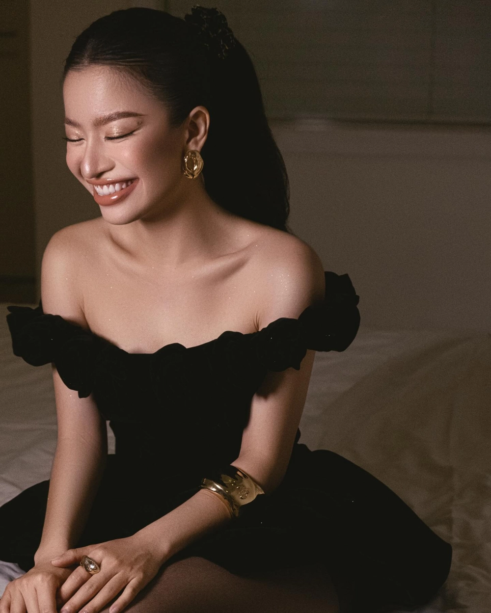 Nỗi buồn dịu dàng trong từng câu hát Regret Lâm Bảo Ngọc