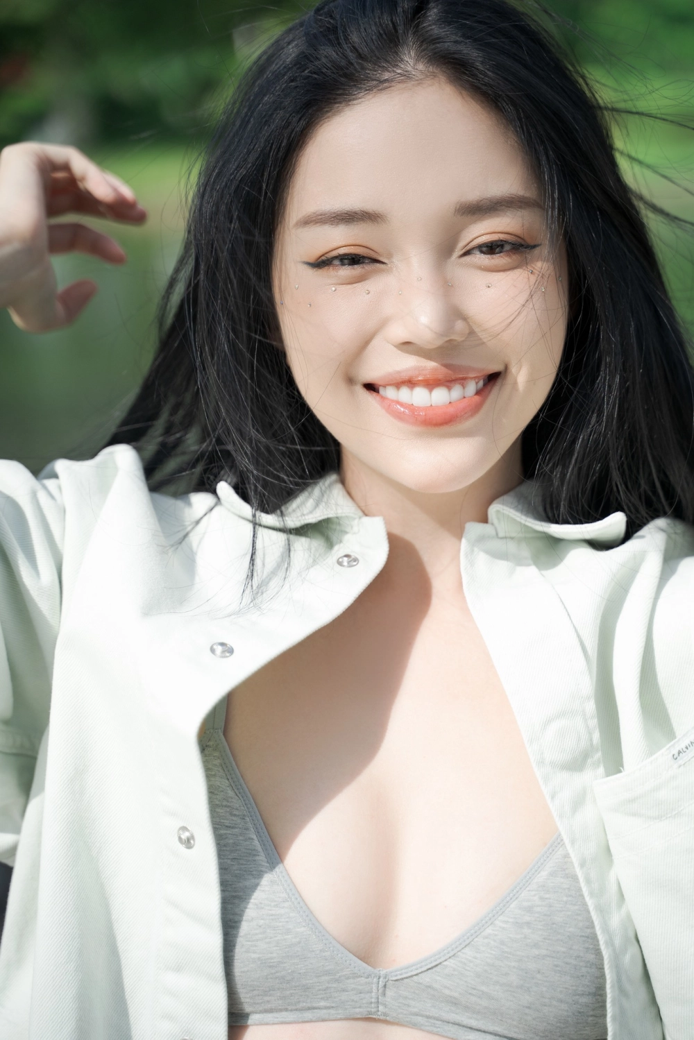 Cùng theo dõi Ig Linh Ngọc Đàm để cập nhật những hình ảnh và video mới nhất