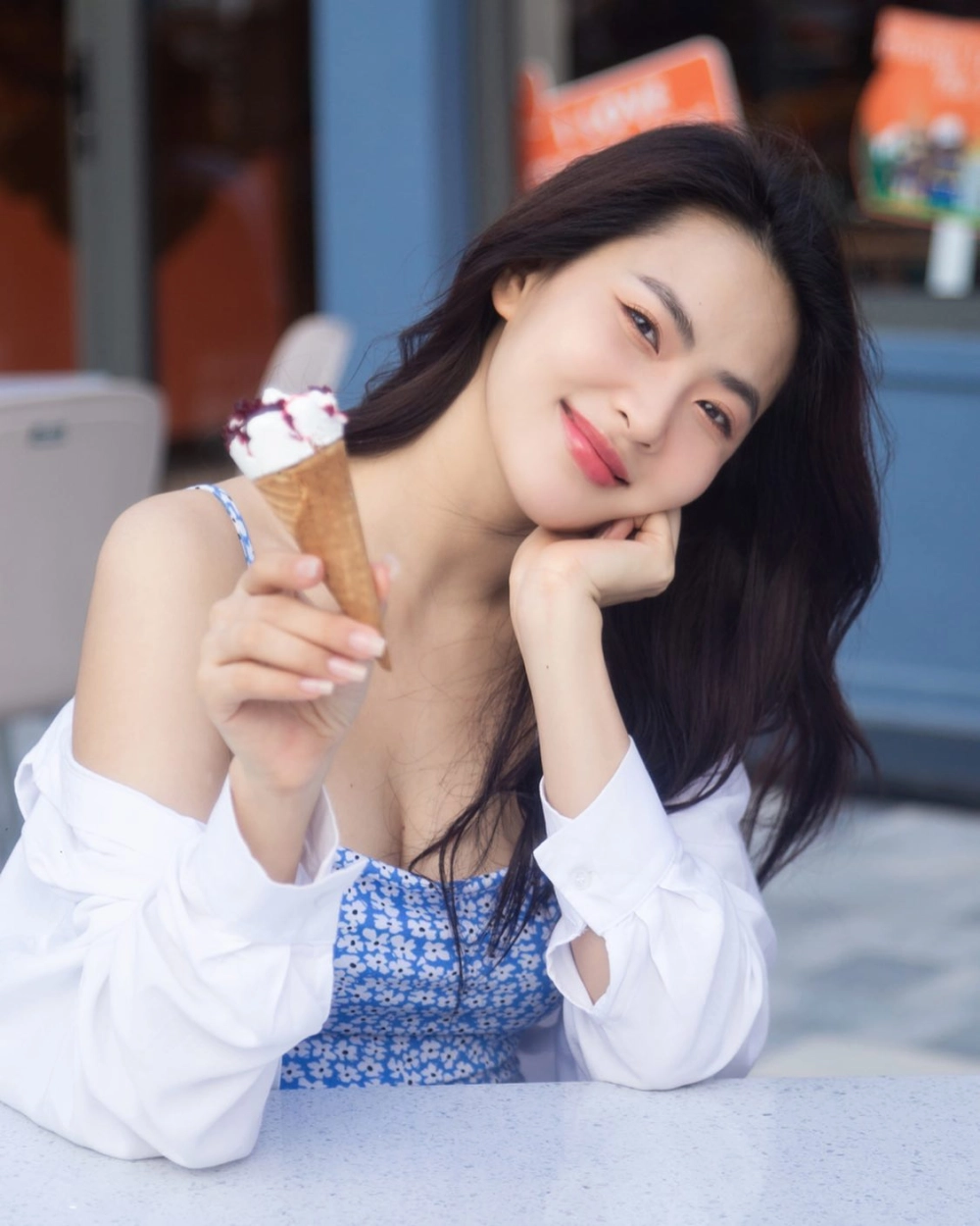Nhan sắc rạng rỡ của Minh Trang qua từng khung hình
