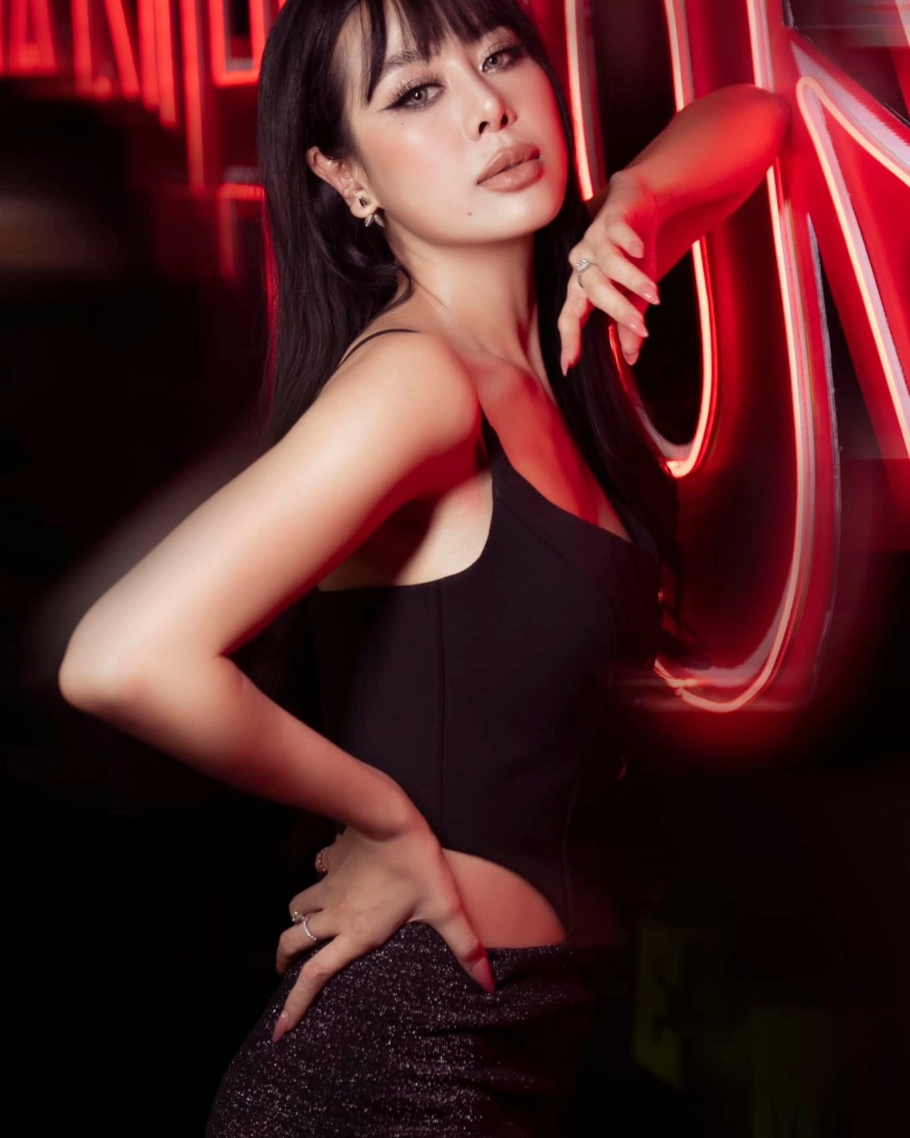 Nam Thư entertainment kênh YouTube chính thức của cô