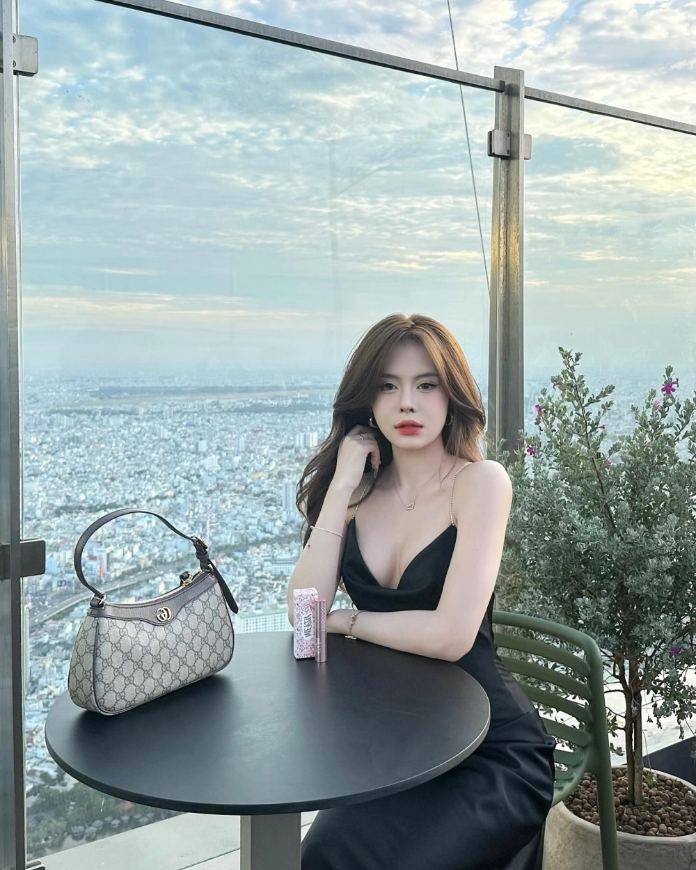 Ảnh võ nữ Ngân Hà tiktok gây sốt vì sự mạnh mẽ và quyến rũ