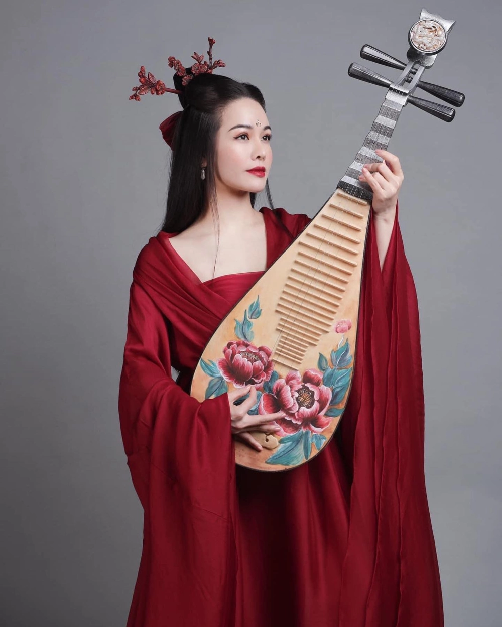 Tiểu sử của Nhật Kim Anh