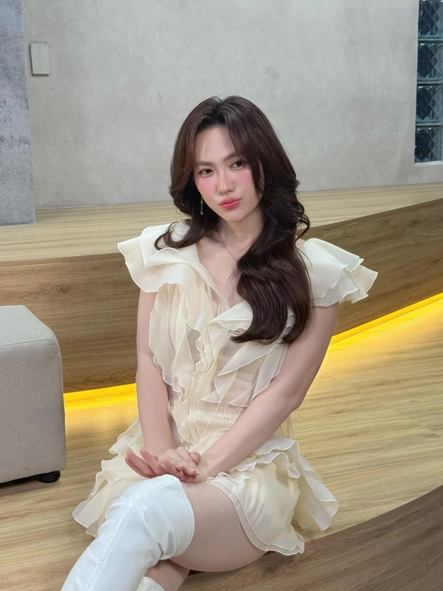Theo dõi phương anh đào official để cập nhật những tin tức mới nhất về cô