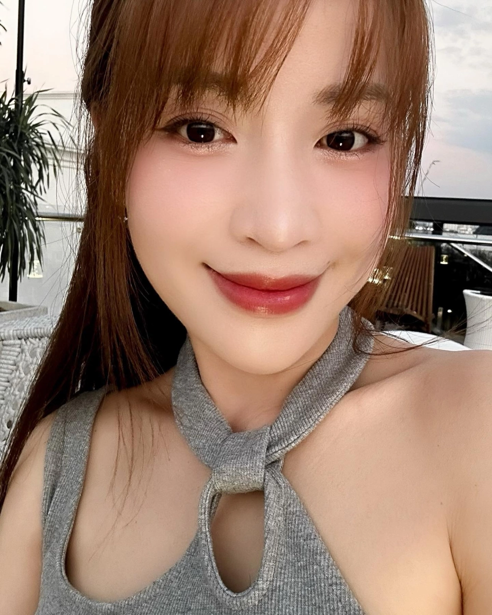 Fan liên tục hỏi Puka có chồng chưa sau loạt ảnh tình tứ