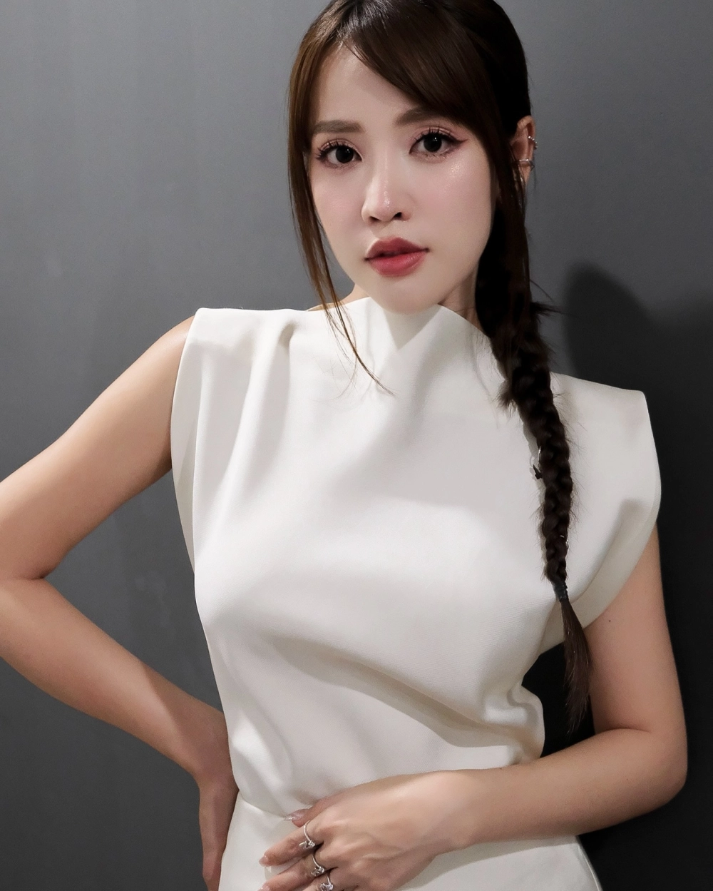 Lời bài hát Puka Em Này mang âm hưởng trẻ trung, đáng yêu