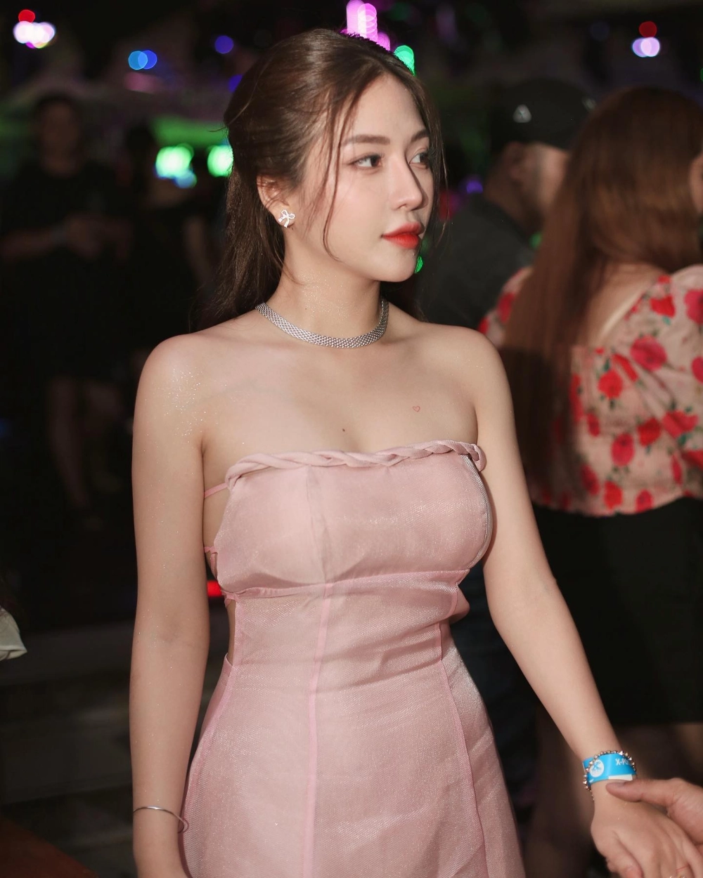 Quỳnh Trang hát nhạc Phật nhẹ nhàng, sâu lắng giúp tâm hồn an yên