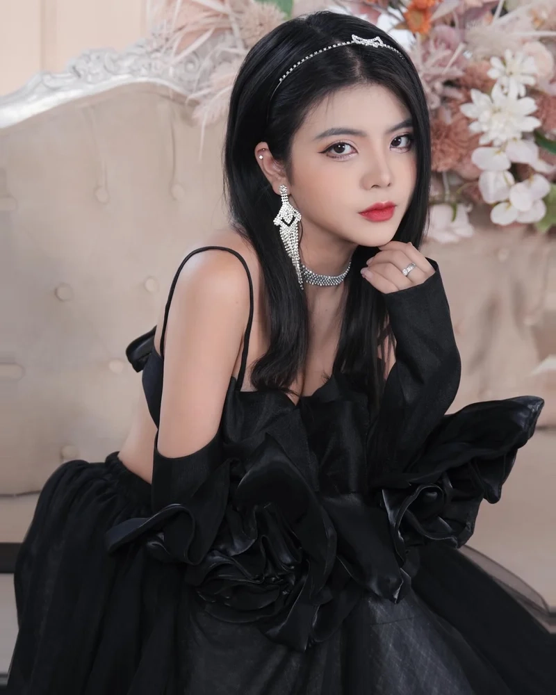 Tiểu sử của Reency Ngô