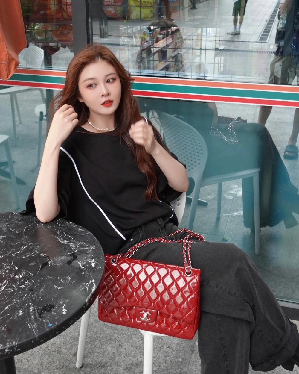 Thuỷ Nguyễn Ribi Sachi sở hữu vẻ đẹp mong manh cuốn hút