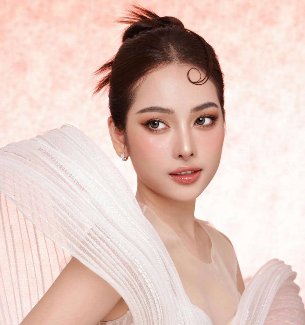 Tên thật của Sara Lưu là điều fan tìm kiếm để hiểu thêm về cô