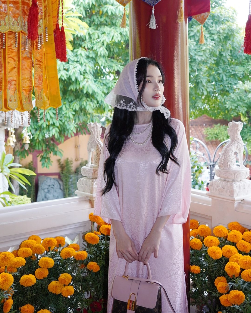 Giải mã phong cách cuốn hút qua ảnh Sĩ Thanh Là Ai