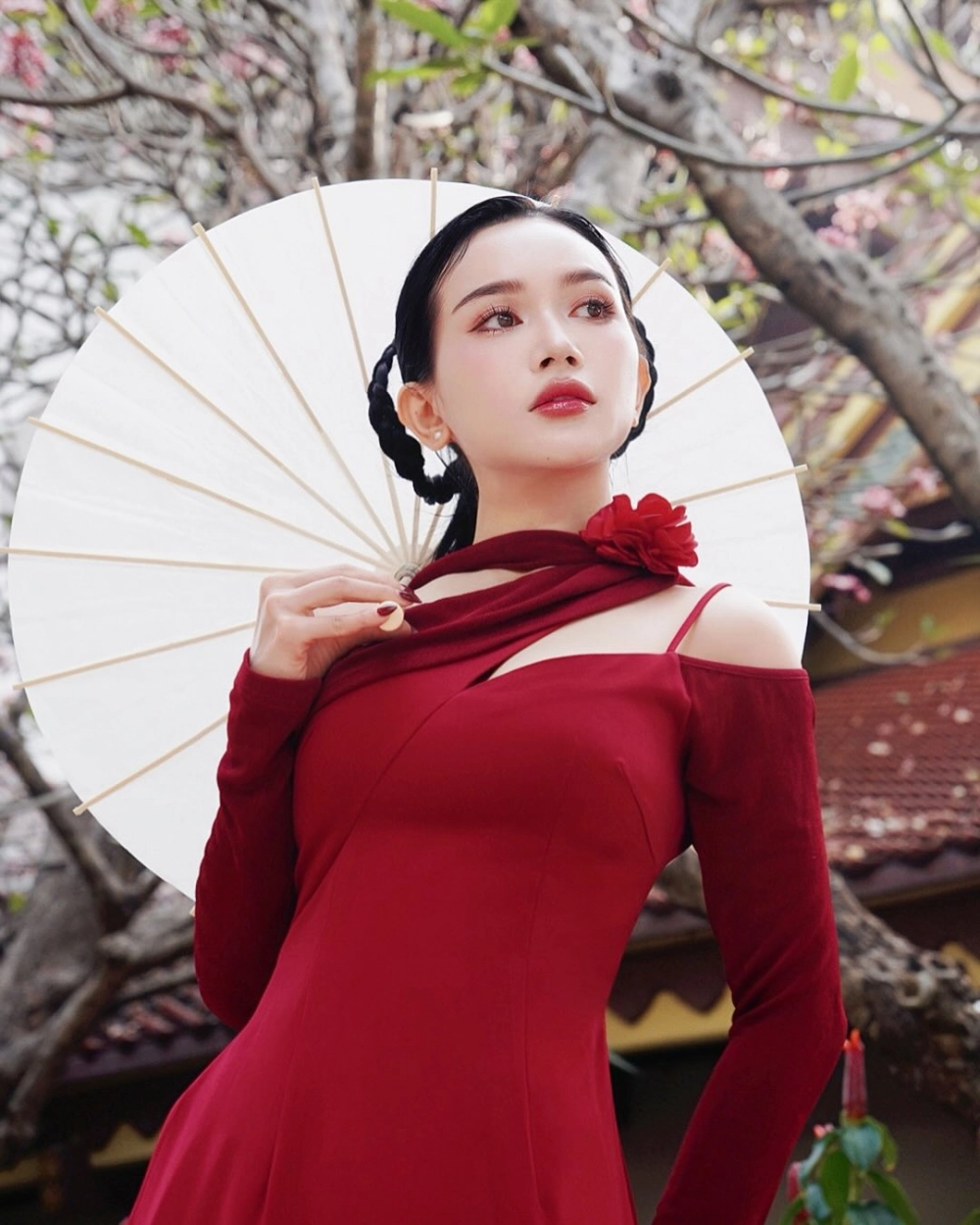 Cùng nhìn lại khoảnh khắc gắn liền với Lời bài hát Sĩ Thanh Người Ta