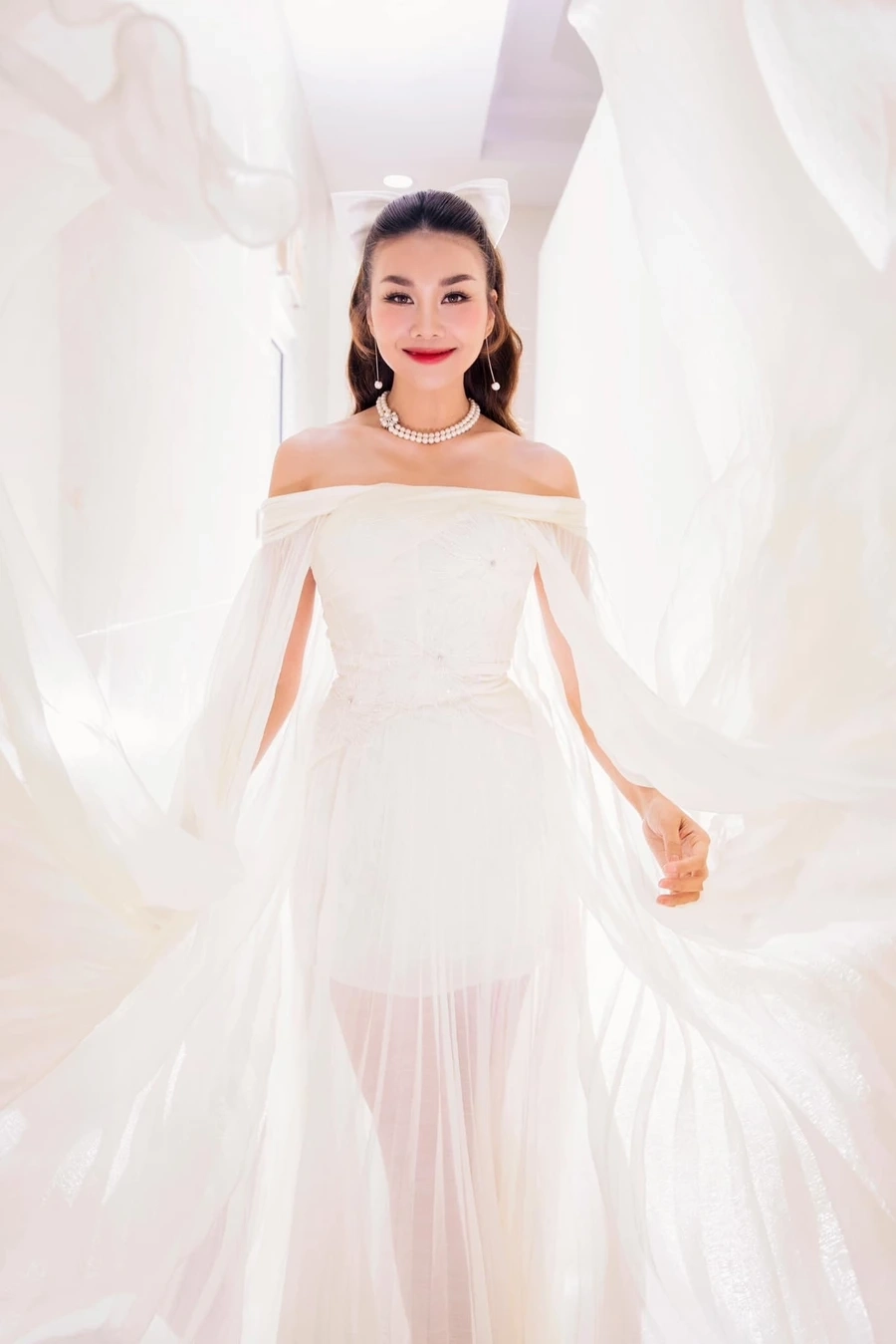 Siêu Mẫu Thanh Hằng nổi bật với bước catwalk thần thái đỉnh cao