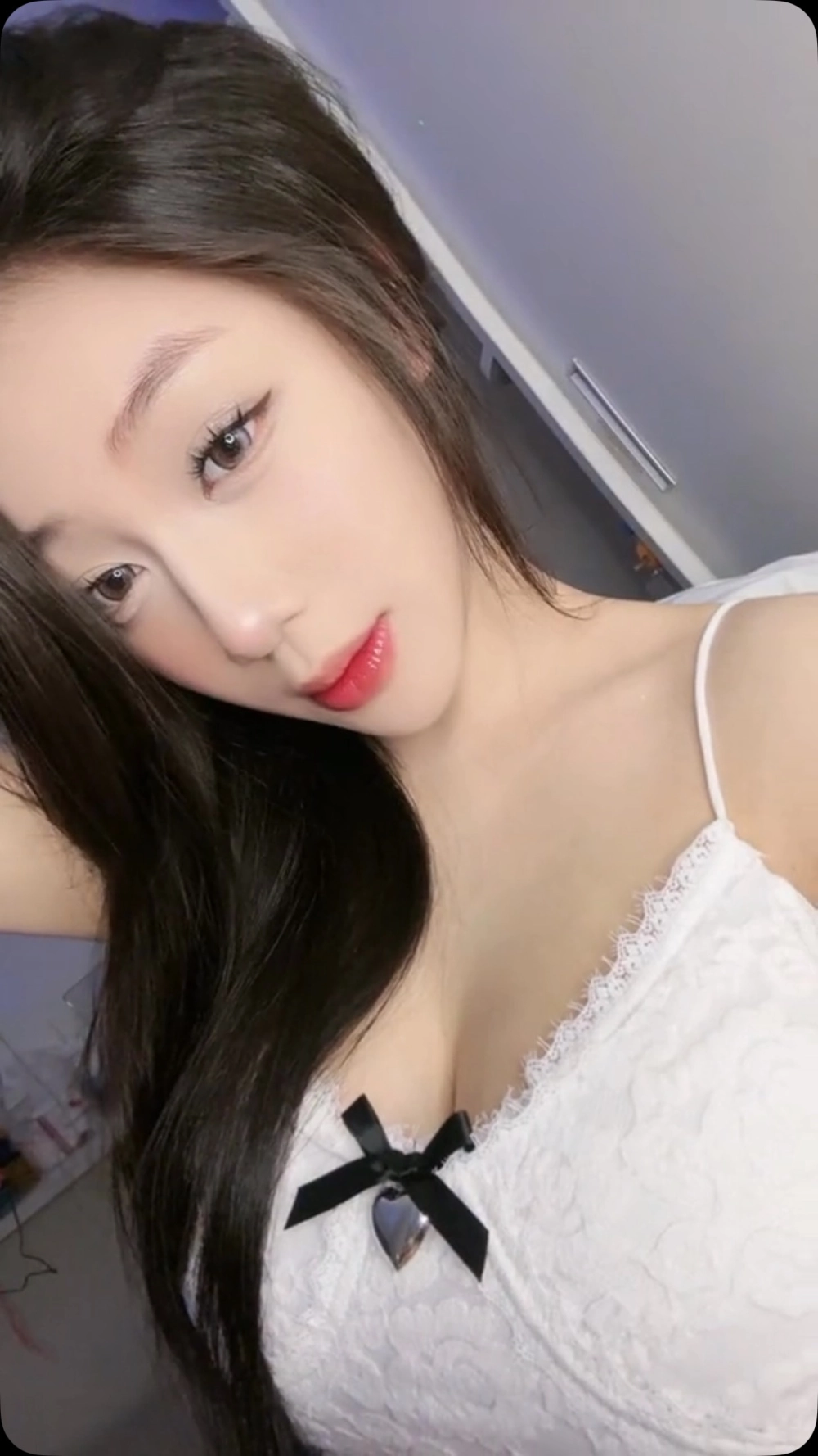 Video trần hà linh trend phun nước đang gây bão trên Tiktok